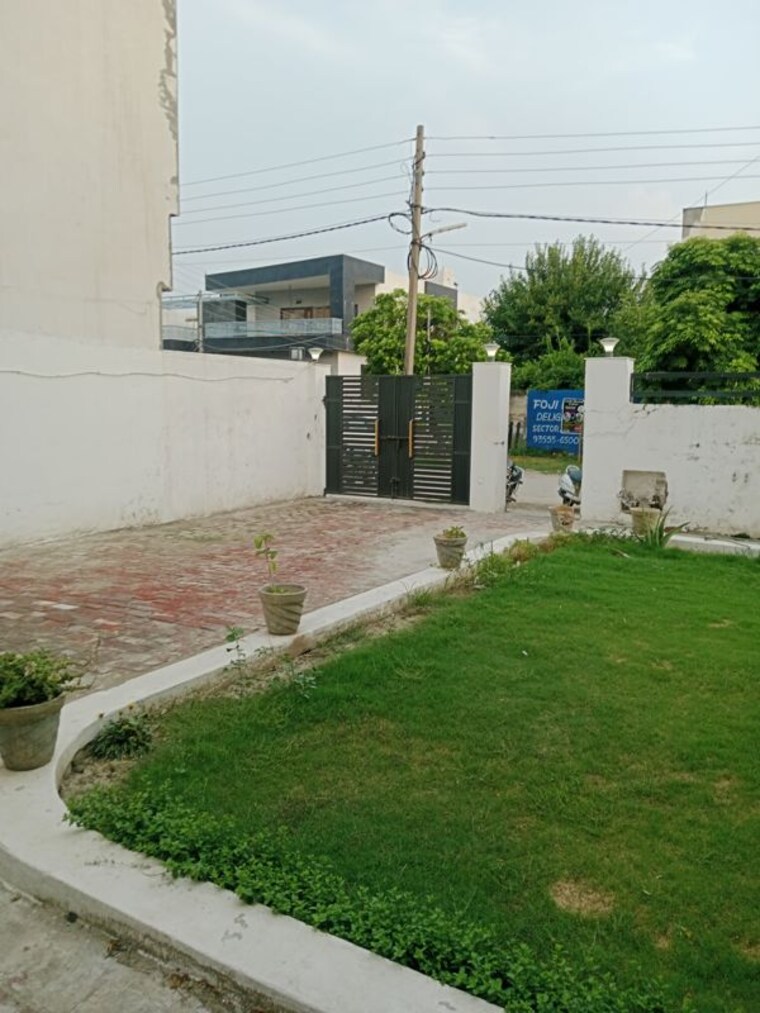 Garden, huda 2.5 Bedroom 2200 Sq.Ft. Independent House In Huda Panipat 10516708