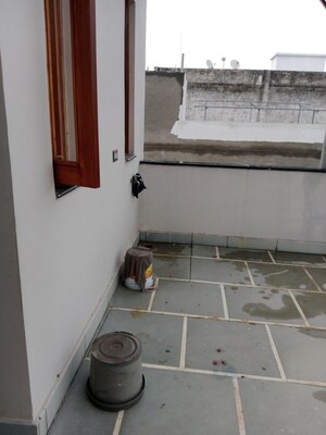 Room in 1 BHK Builder Floor at Sector 18 – for Rent