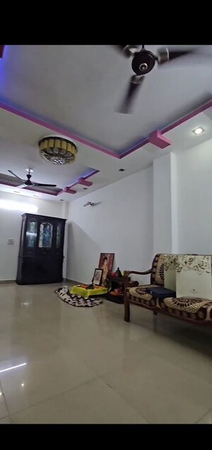 Furnished Amenities in 3 BHK Builder Floor at Mahavir Enclave – for Sale