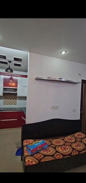 Furnished Amenities in 3 BHK Builder Floor at Mahavir Enclave – for Sale