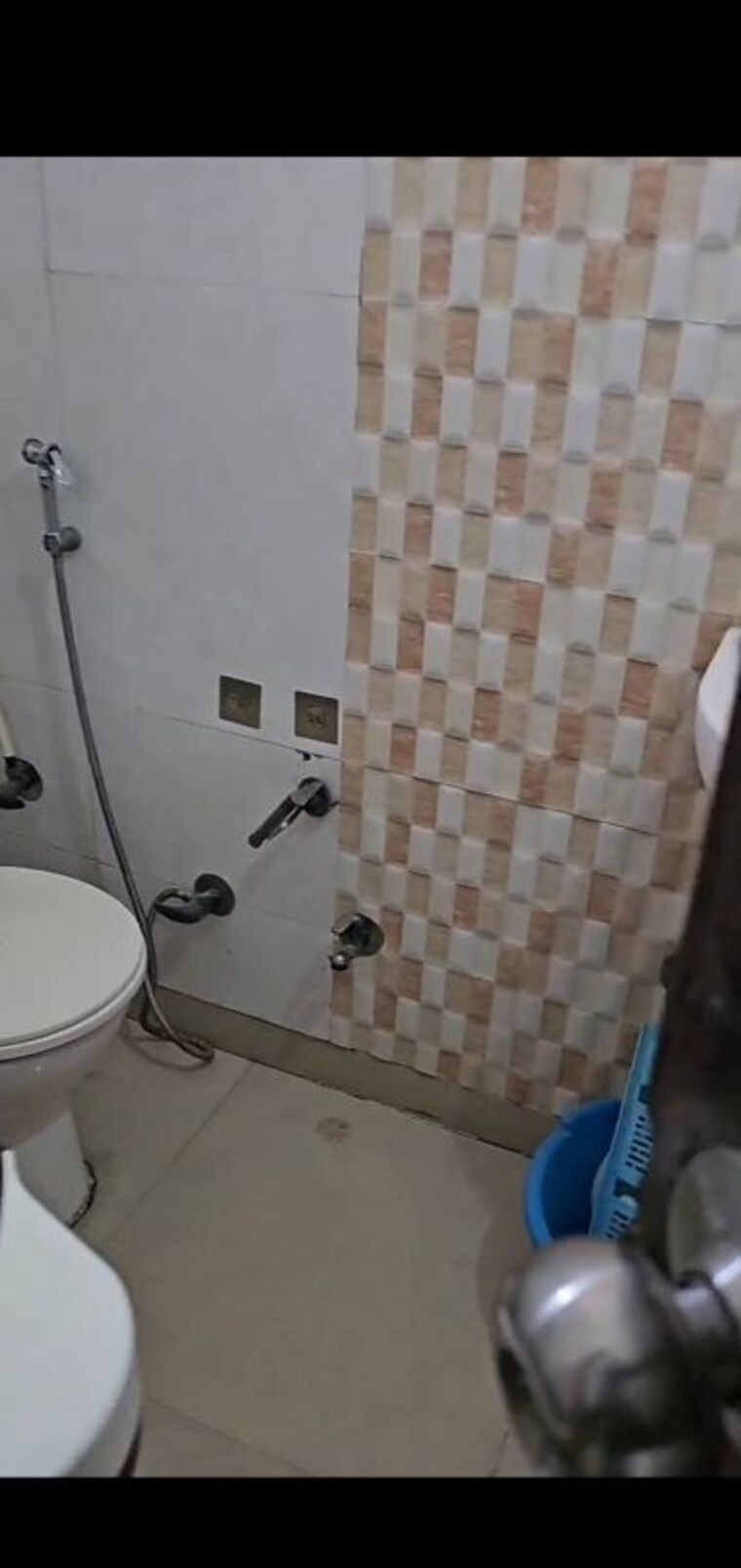 Bathroom, mahavir enclave 3 Bedroom 900 Sq.Ft. Builder Floor In Mahavir Enclave Delhi 10516717