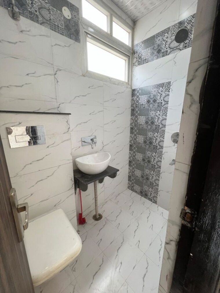 Bathroom, dhakoli 3 Bedroom 1020 Sq.Ft. Builder Floor In Dhakoli Zirakpur 10516720
