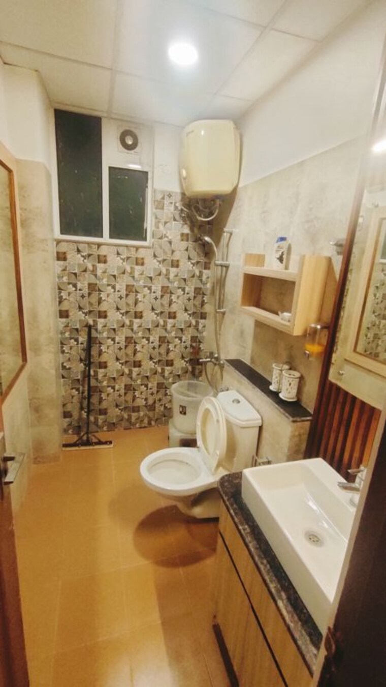 Bathroom, sushma-crescent 3 Bedroom 1690 Sq.Ft. Apartment In Dhakoli Zirakpur 10404466