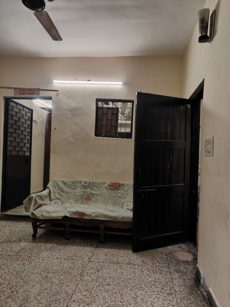 Living Room, sarita vihar 1 Bedroom 400 Sq.Ft. Independent House In Sarita Vihar Delhi 9810831