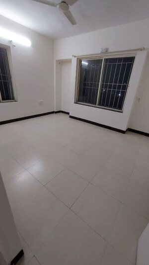 Room in 3 BHK Apartment at Nagpal Dev Exotica, Kharadi – for Rent