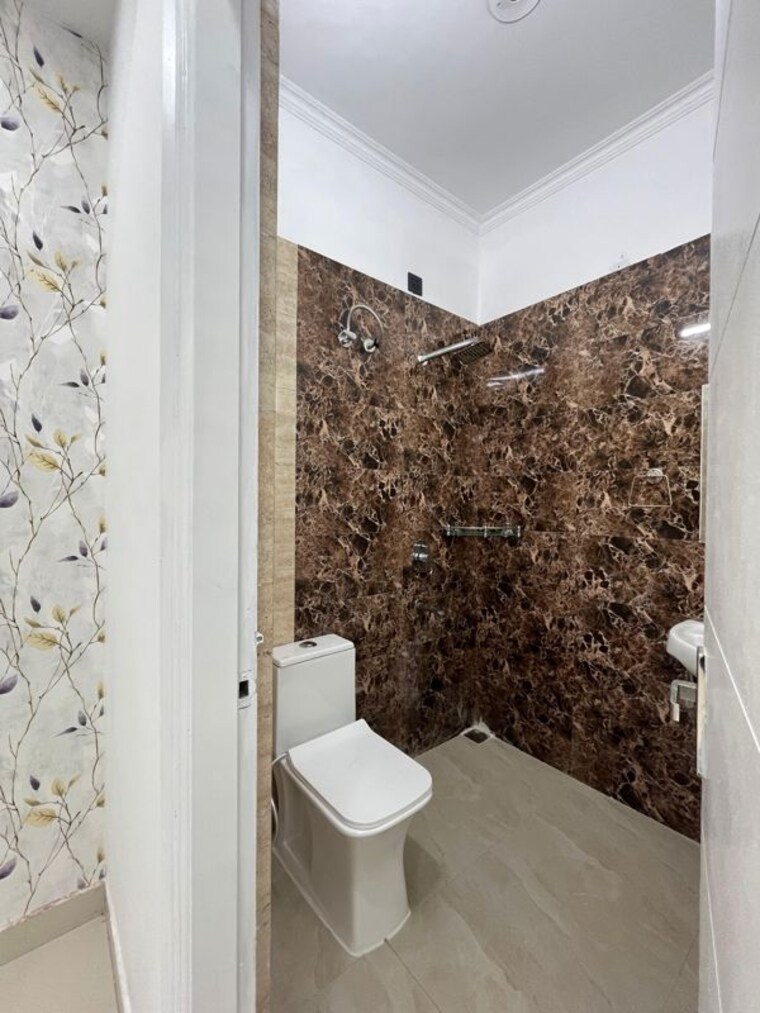 Bathroom, kishanpura 3 Bedroom 1150 Sq.Ft. Builder Floor In Kishanpura Zirakpur 10516789