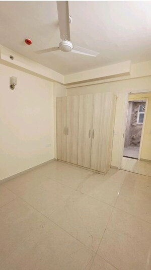 Room in 3 BHK Apartment at Rudra Twin Towers, Butler Colony – for Rent