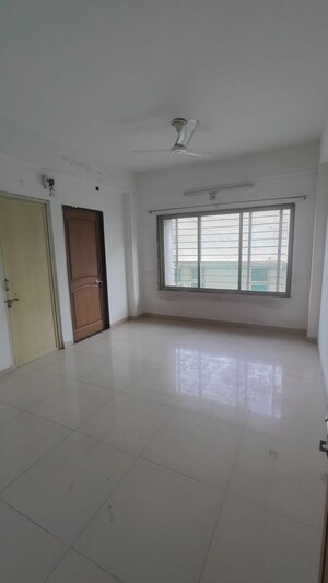 Room in 3 BHK Apartment at Thaltej – for Rent