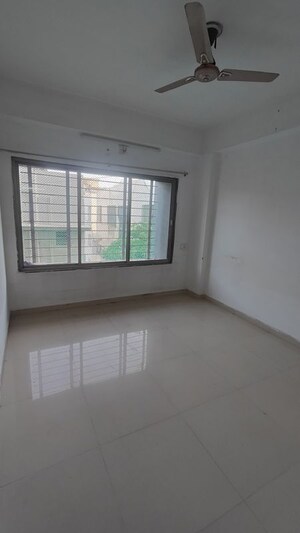 Room in 3 BHK Apartment at Thaltej – for Rent