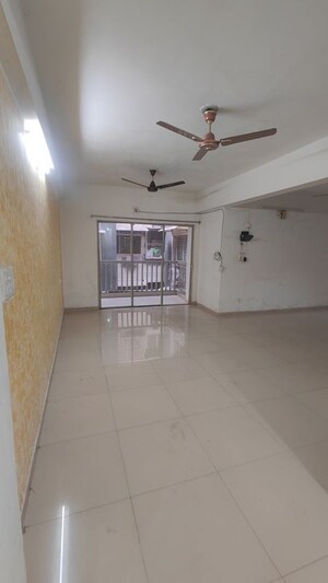 Hall in 3 BHK Apartment at Thaltej – for Rent