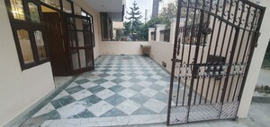  4 BHK Builder Floor at Sector 21 – for Rent