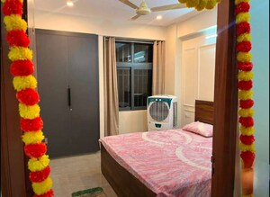 Bedroom in 3 BHK Apartment at Jewel Apartment, Hazratganj – for Rent