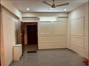 Room in 3 BHK Apartment at Jewel Apartment, Hazratganj – for Rent