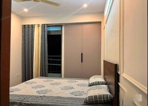 Bedroom in 3 BHK Apartment at Jewel Apartment, Hazratganj – for Rent