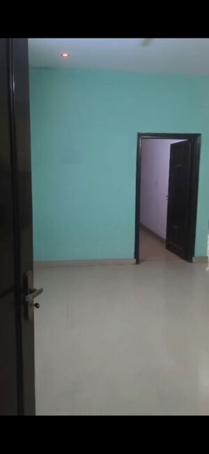 Room in 2 BHK Builder Floor at Sector 21c – for Rent