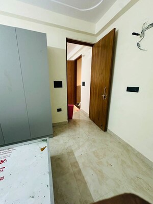 Room in 2 BHK Builder Floor at Mayur Vihar 1 – for Rent