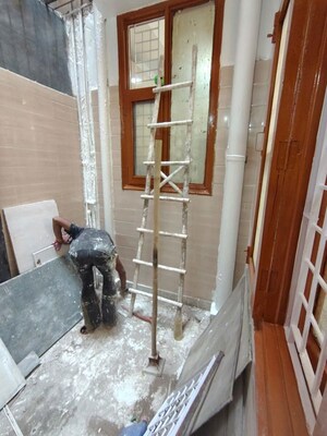 Balcony in 2 BHK Builder Floor at Rajendra Nagar Sector 5 – for Rent
