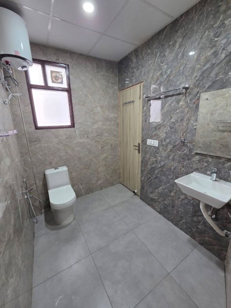 Bathroom, allure-homes 1 RK 600 Sq.Ft. Builder Floor In Sector 14 Gurgaon 10516907