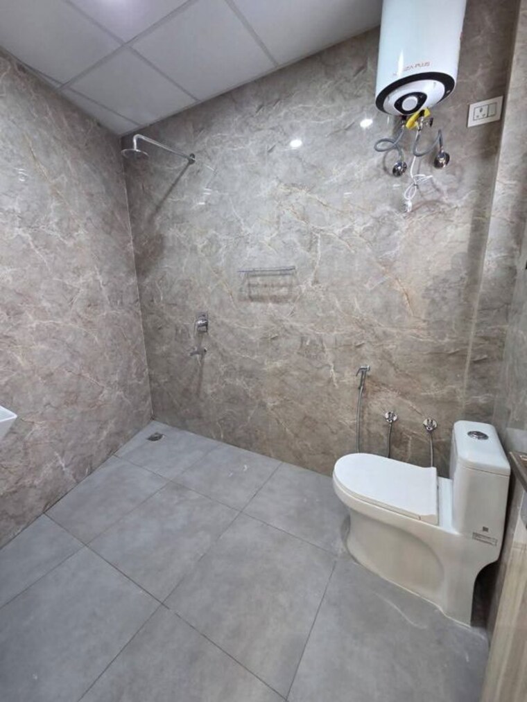 Bathroom, allure-homes 1 RK 600 Sq.Ft. Builder Floor In Sector 14 Gurgaon 10516907
