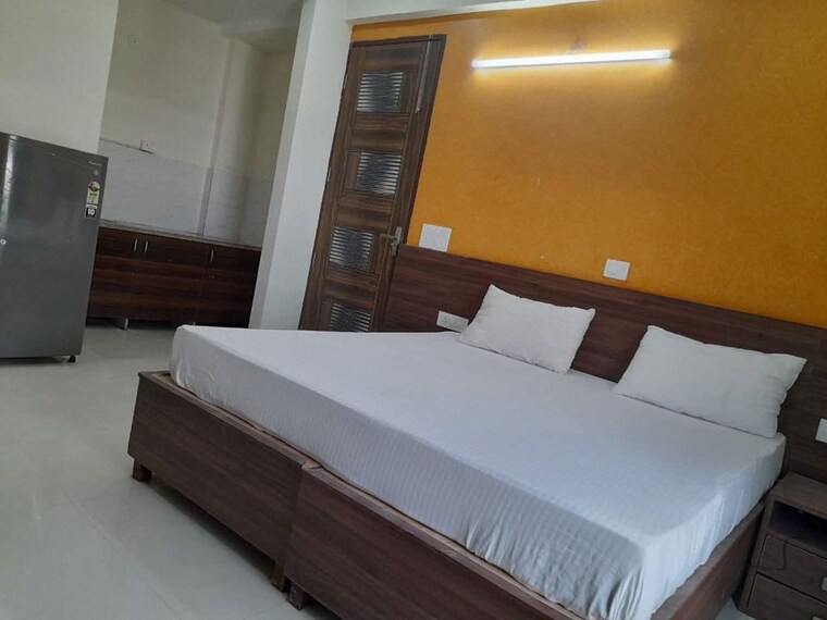 Bedroom, allure-estate 1 RK 500 Sq.Ft. Builder Floor In Sector 14 Gurgaon 10516917