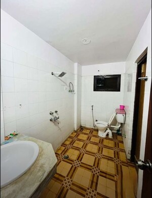 Bathroom in 3 BHK Apartment at Shalimar Belvedere Court, Gomti Nagar – for Rent