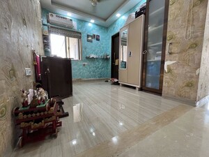 Room in 3 BHK Apartment at Lodha Grandeur, Prabhadevi – for Sale