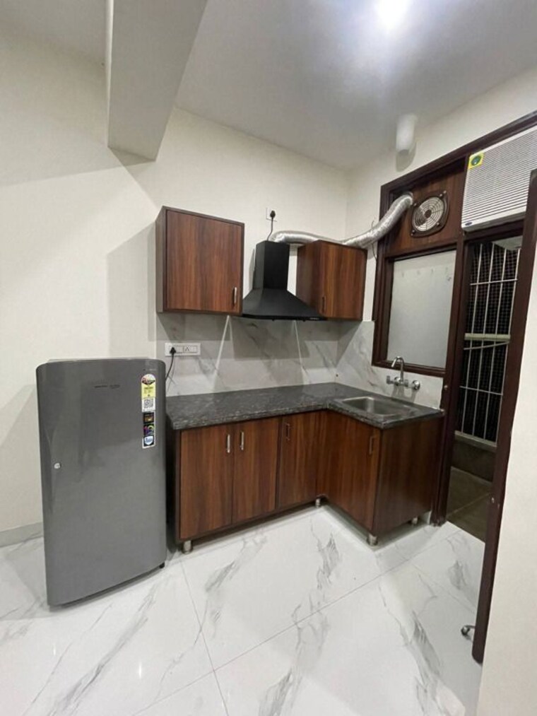 Kitchen, allure-estate 1 RK 400 Sq.Ft. Builder Floor In Sector 14 Gurgaon 10516934