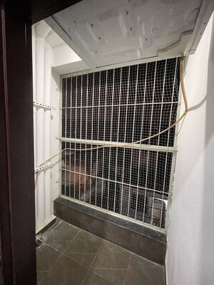 Balcony in 1 RK Builder Floor at Allure Estate, Sector 14 – for Rent