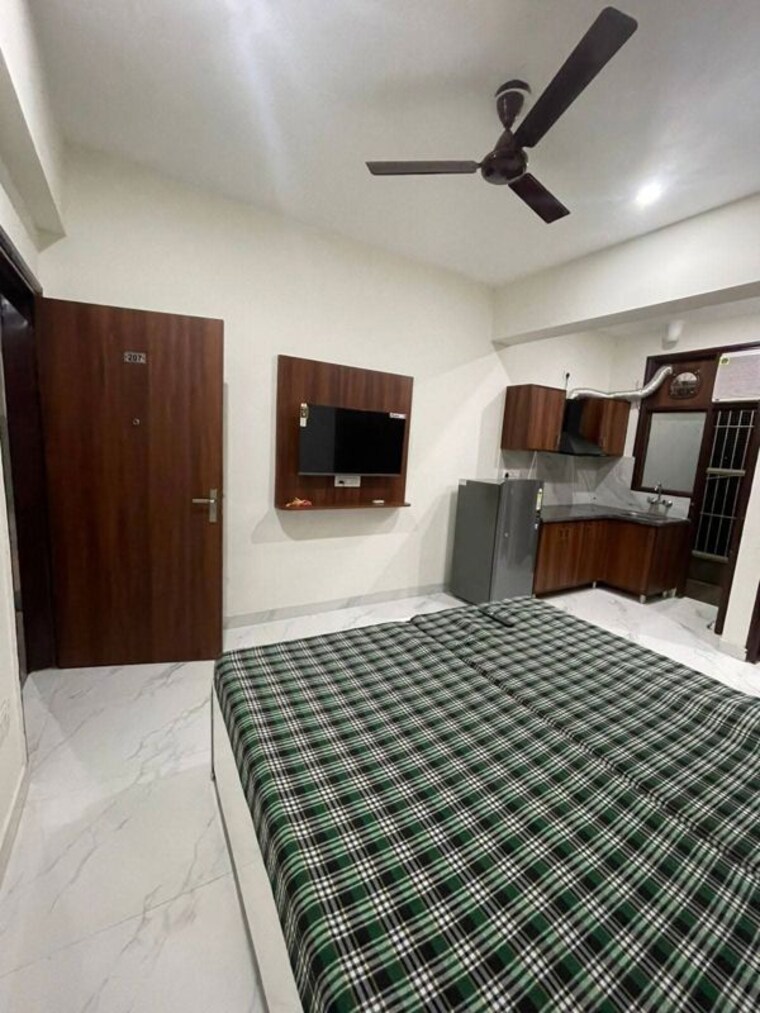 Bedroom, allure-estate 1 RK 400 Sq.Ft. Builder Floor In Sector 14 Gurgaon 10516934