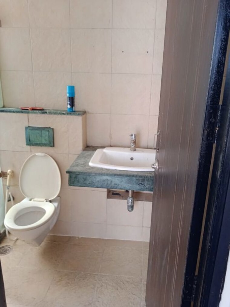 Bathroom, puri-pranayam 3.5 Bedroom 2257 Sq.Ft. Apartment In Sector 82 Faridabad 10516931