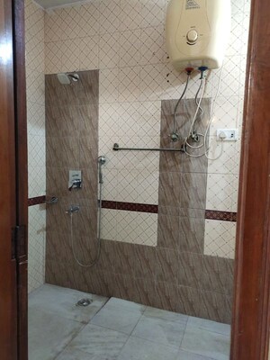 Furnished Amenities in 3 BHK Apartment at Dwarka – for Rent