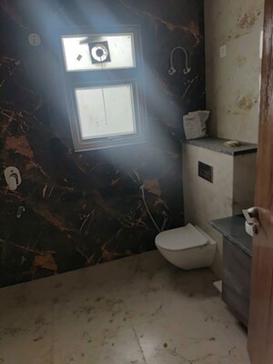 Bathroom in 1 BHK Builder Floor at Sector 21 – for Rent