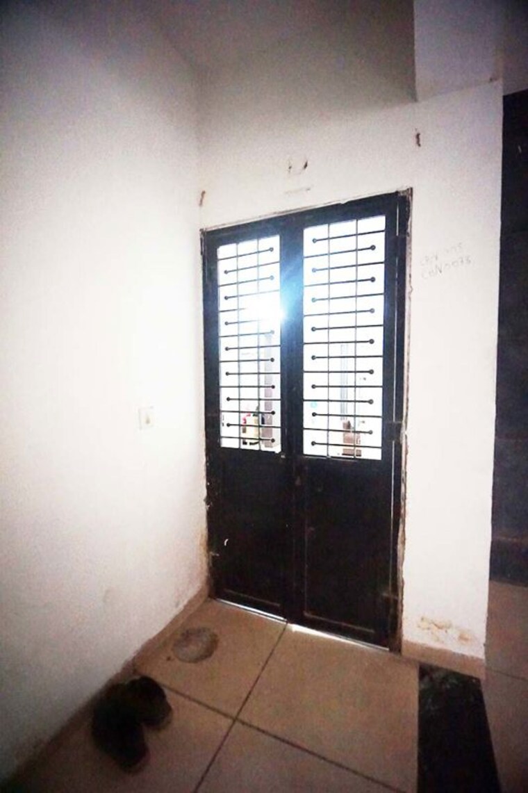 Room, tragad 2 Bedroom 131 Sq.Yd. Apartment In Tragad Ahmedabad 10517010