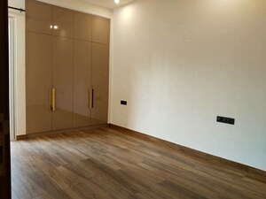 Room in 3 BHK Apartment at Godrej Habitat, Sector 3 – for Sale