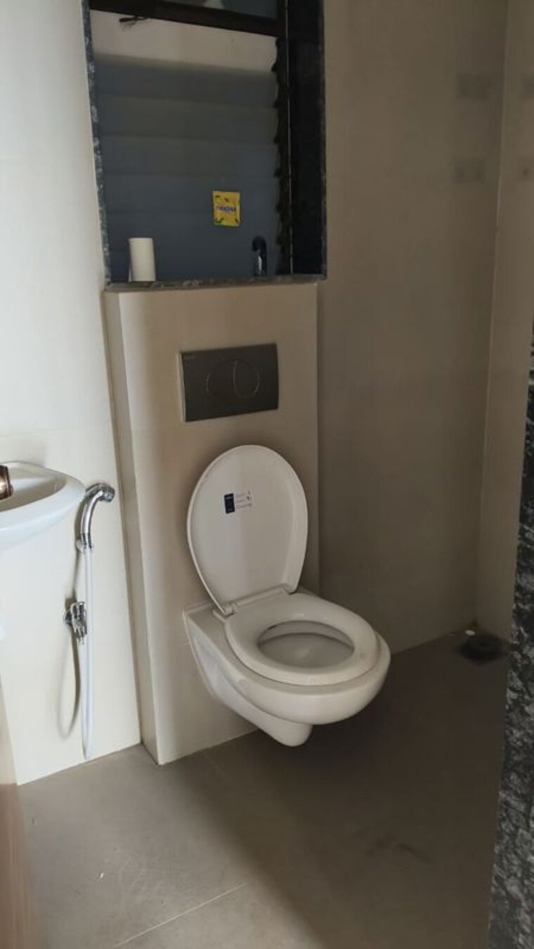 Bathroom, je-and-vee-om-trimurti 1 Bedroom 400 Sq.Ft. Apartment In Malad East Mumbai 10516193