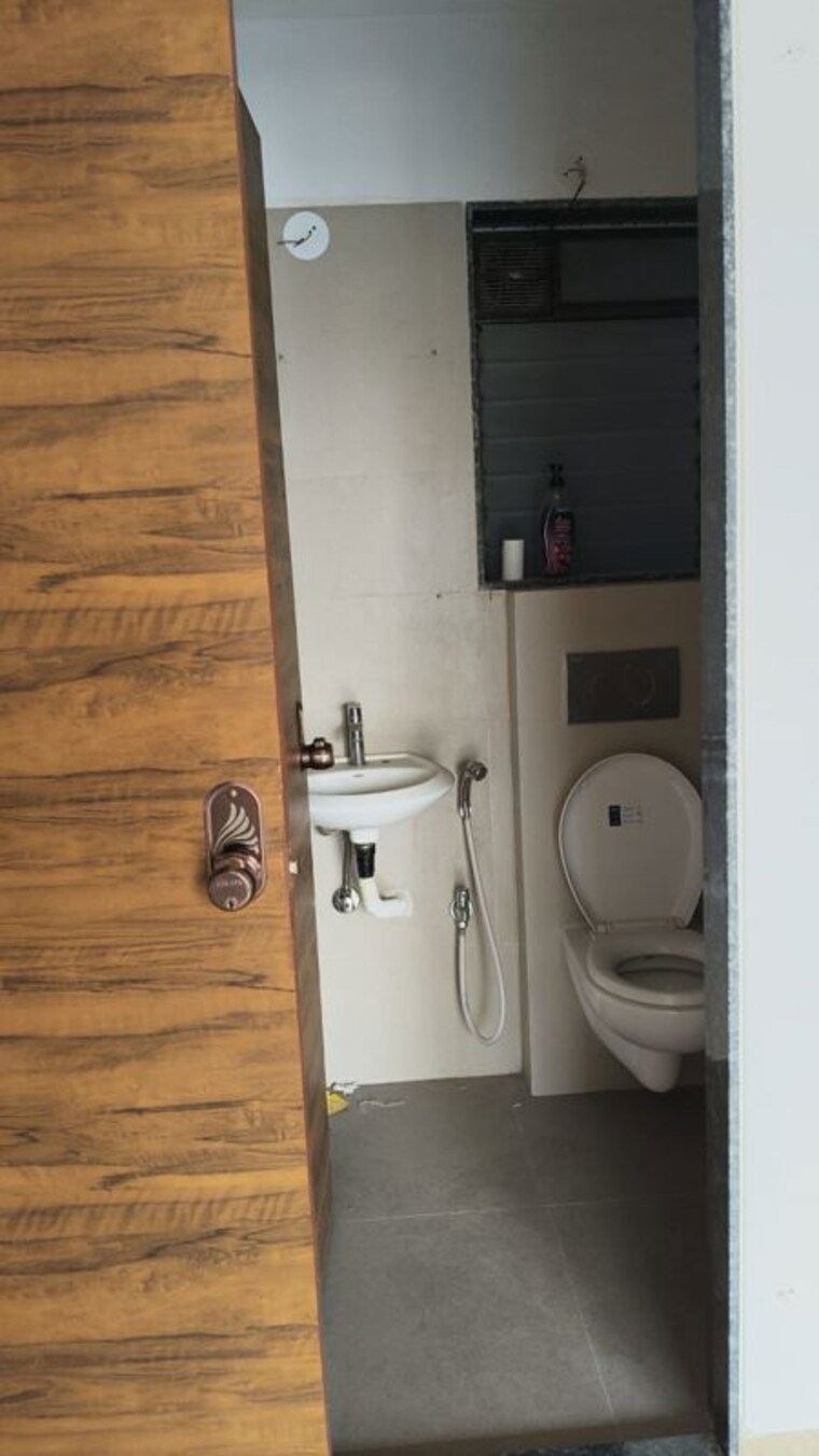 Bathroom, je-and-vee-om-trimurti 1 Bedroom 400 Sq.Ft. Apartment In Malad East Mumbai 10516193