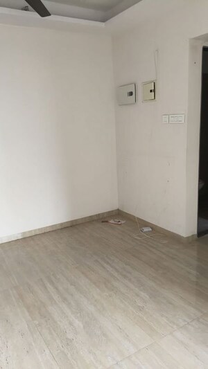 1 BHK Apartment For Rent in Je And Vee Om Trimurti, Malad East