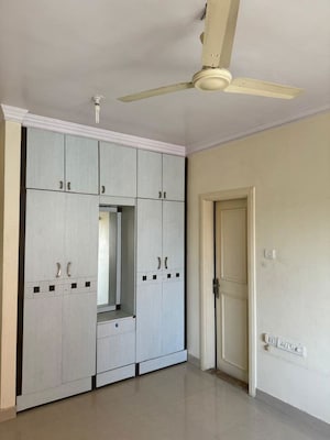 Bedroom in 3 BHK Apartment at Raheja Sherwood, Goregaon East – for Rent