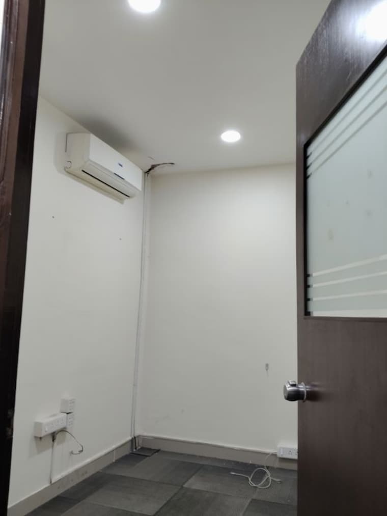 Room, madhapur Commercial Office Space 15000 Sq.Ft. In Madhapur Hyderabad 10517096