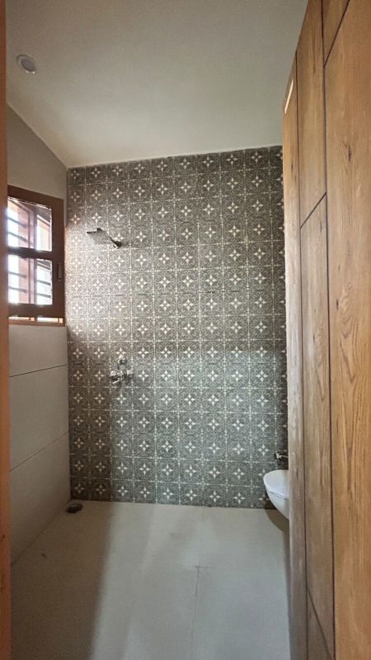 Bathroom, kharar mohali road 1 Bedroom 72 Sq.Yd. Apartment In Kharar Mohali Road Kharar 10517131