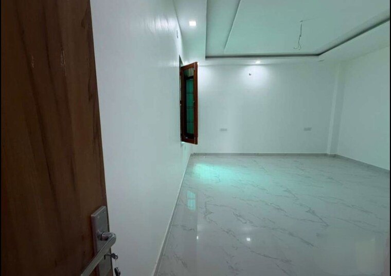 Room, vineet khand 5 Bedroom 5200 Sq.Ft. Independent House In Vineet Khand Lucknow 10517140