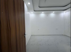 Room in 5 BHK Independent House at Vineet Khand – for Rent
