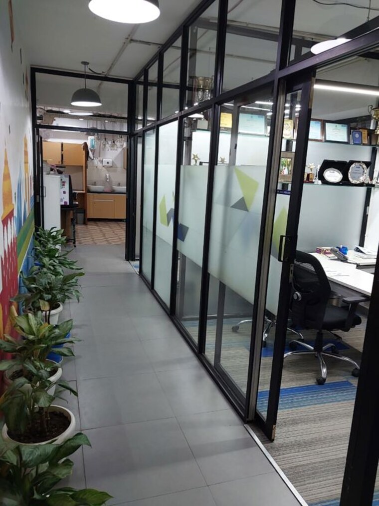 Gym, jhandewalan Commercial Office Space 6800 Sq.Yd. In Jhandewalan Delhi 10515300