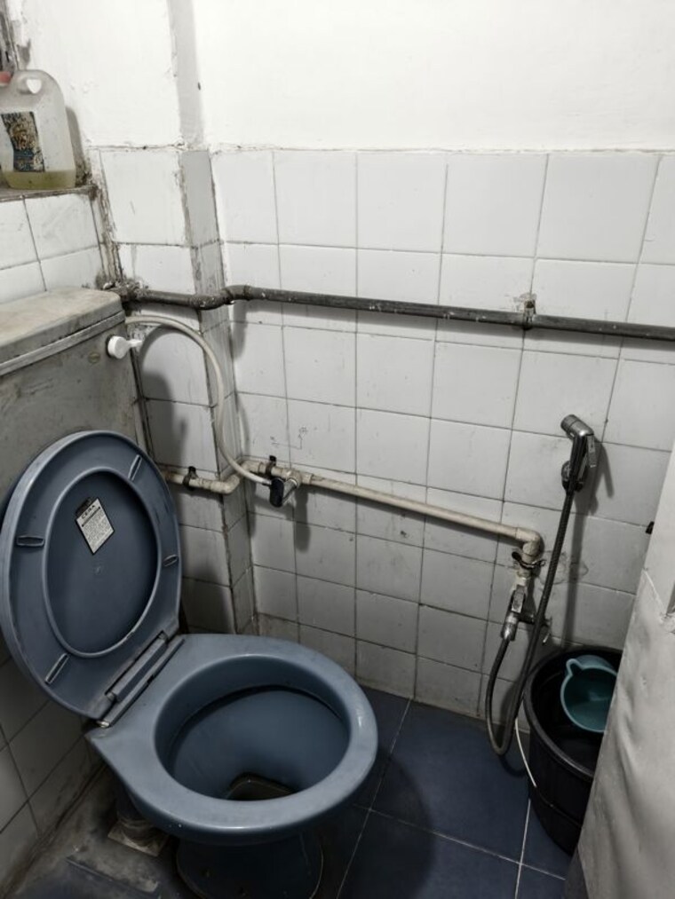 Bathroom, navbharat-sahyog-chs 1 RK 350 Sq.Ft. Apartment In Goregaon East Mumbai 10517210