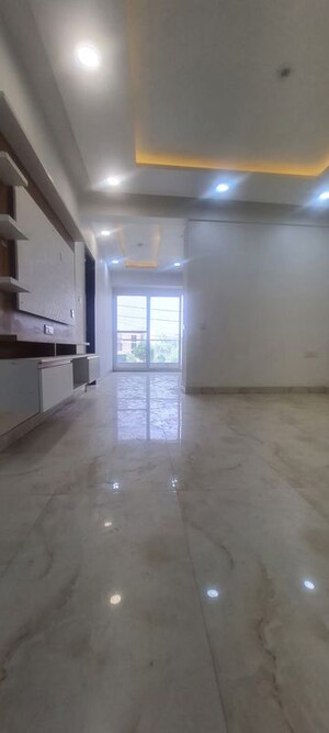 Room in 3 BHK Apartment at Apex Athena, Sector 75 – for Rent