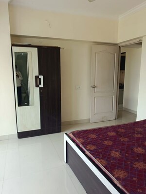 Room in 2.5 BHK Apartment at Amann Marina, Worli – for Rent