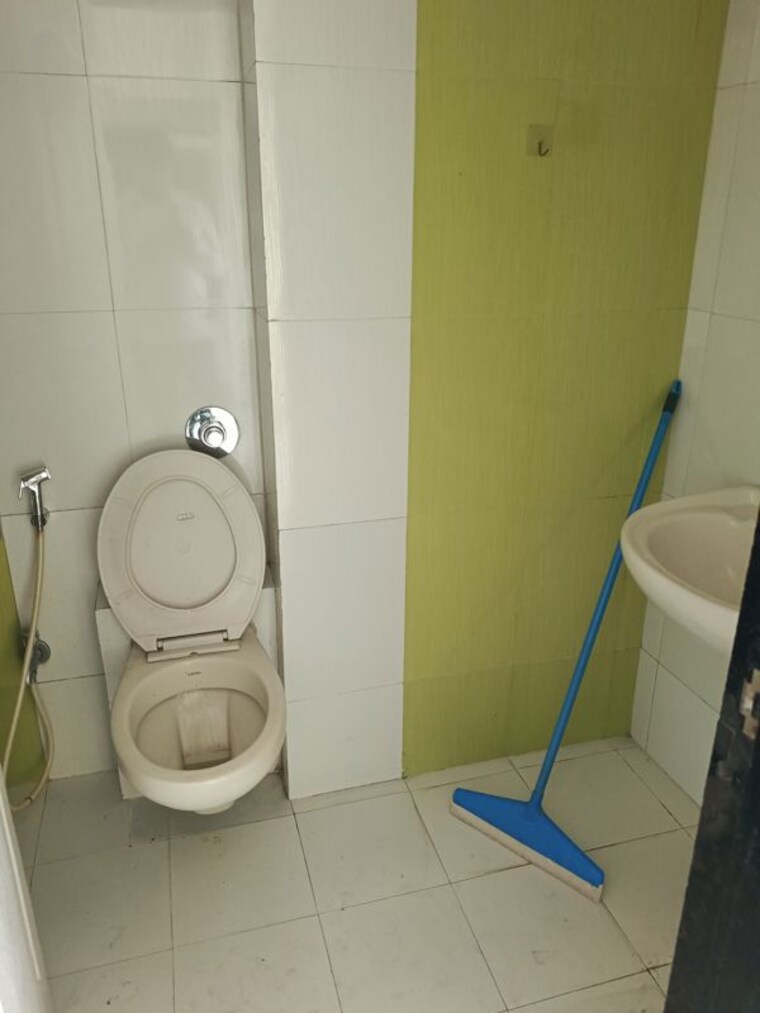 Bathroom, amann-marina 2.5 Bedroom 1000 Sq.Ft. Apartment In Worli Mumbai 10517234