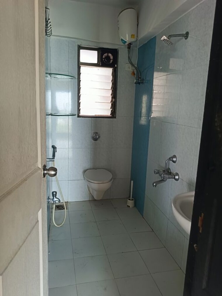 Bathroom, amann-marina 2.5 Bedroom 1000 Sq.Ft. Apartment In Worli Mumbai 10517234