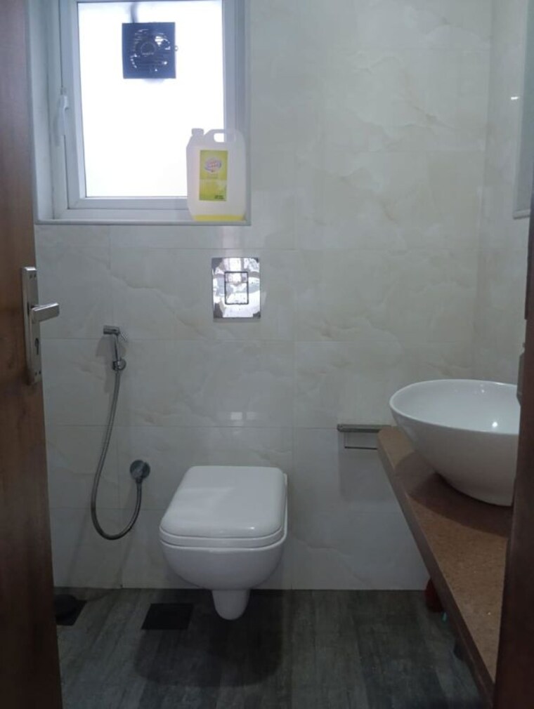 Bathroom, cosmos-majestic 2 Bedroom 990 Sq.Ft. Apartment In Prabhadevi Mumbai 10517266