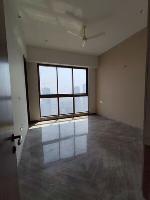 Room in 4 BHK Apartment at Prestige Jasdan Classic, Mahalaxmi – for Rent